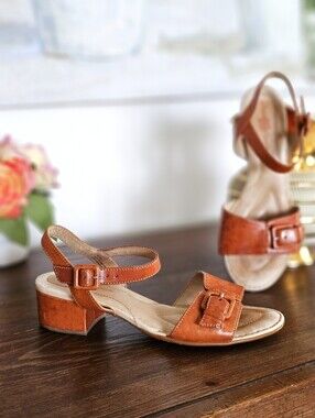 Born Crown Genuine Leather Sandals Women 9 40.5 Cognac Brown Buckle Block Heel